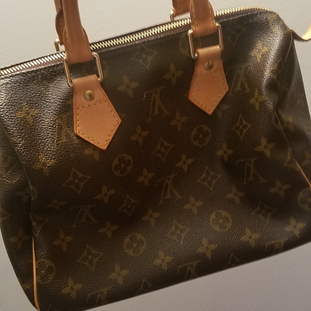 Authentic Louis Vuitton speedy 25 purse